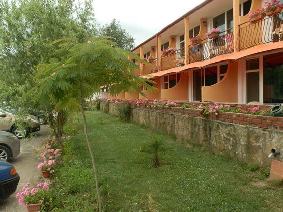 Hotel Surf Primorsko Bagian luar foto