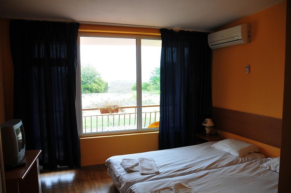 Hotel Surf Primorsko Bagian luar foto