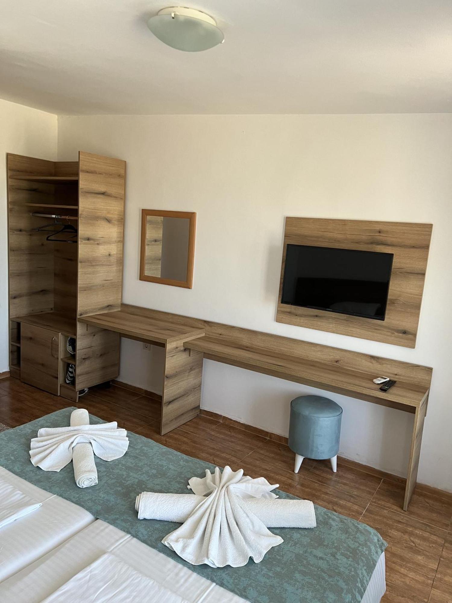 Hotel Surf Primorsko Bagian luar foto