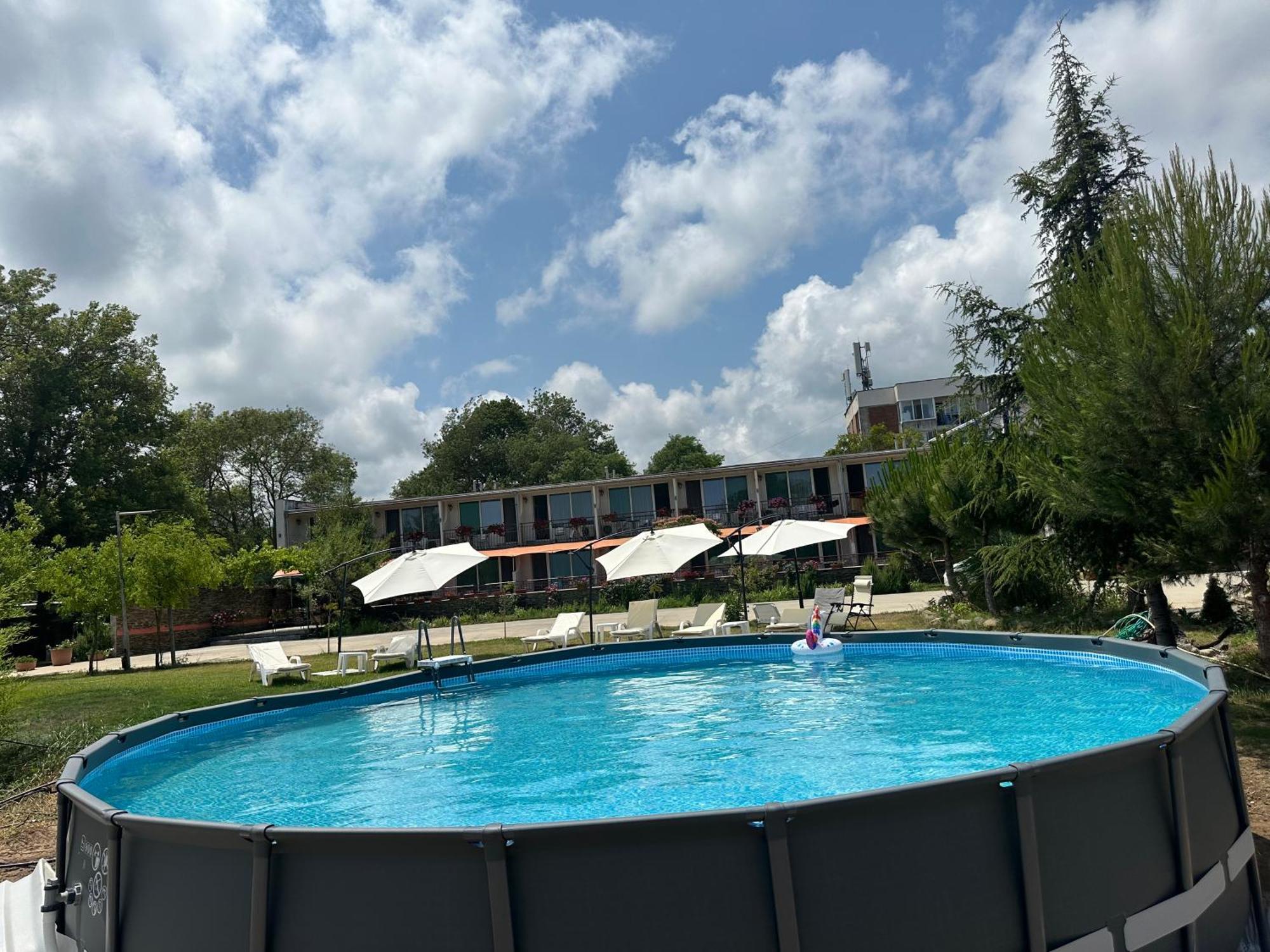 Hotel Surf Primorsko Bagian luar foto
