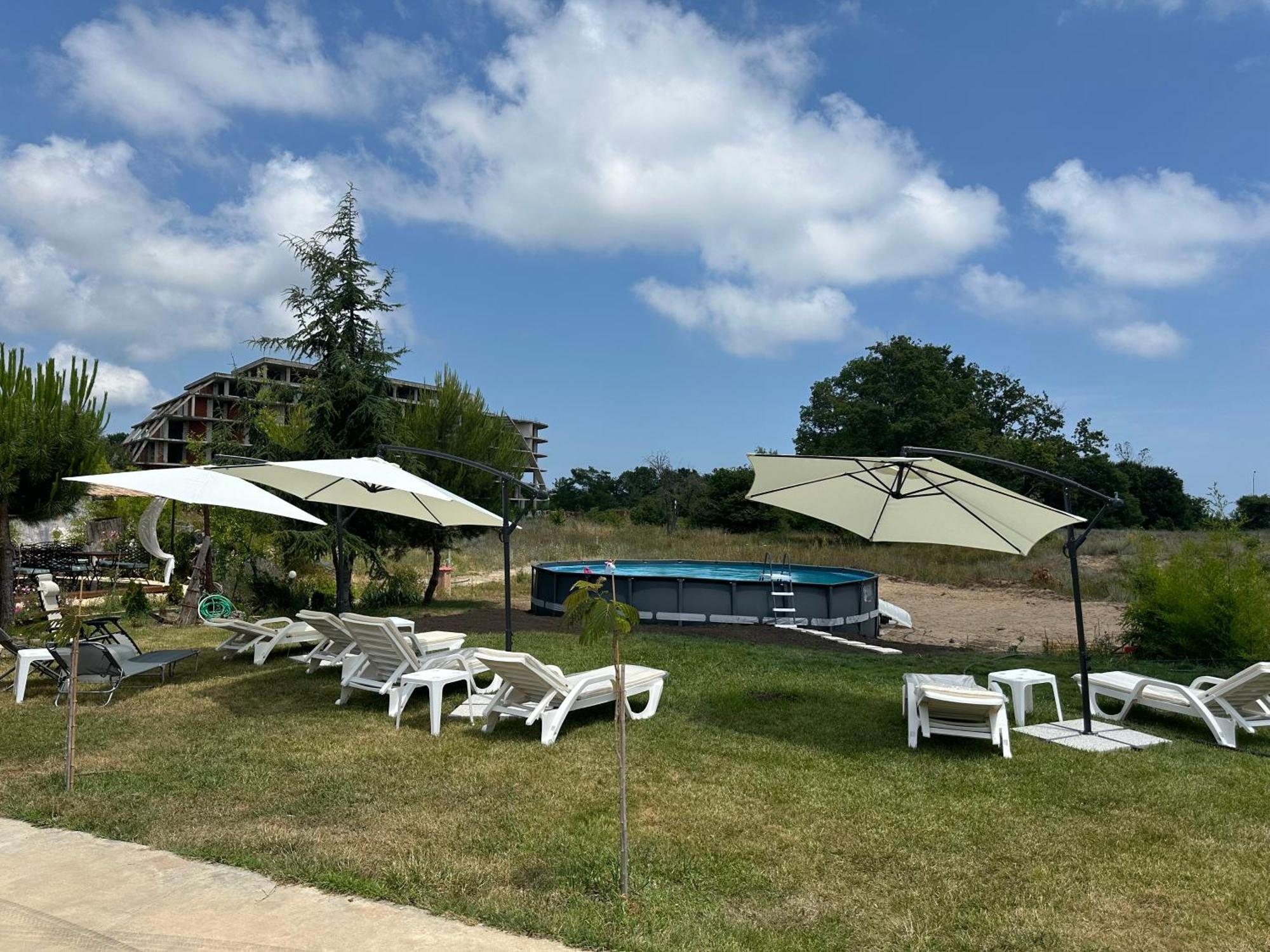 Hotel Surf Primorsko Bagian luar foto