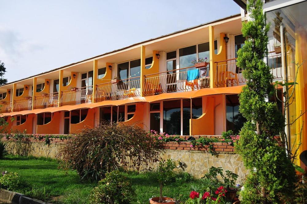 Hotel Surf Primorsko Bagian luar foto
