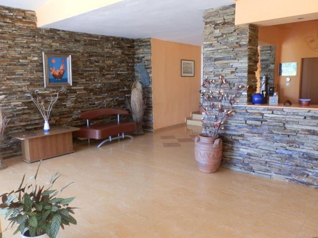Hotel Surf Primorsko Bagian luar foto