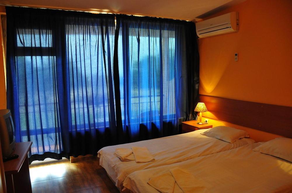Hotel Surf Primorsko Ruang foto